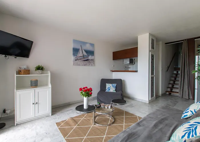 Spacieux Cabine-parking Gratuit-clim-proche Centre & Mer-vue Port Lgm Apartamento *